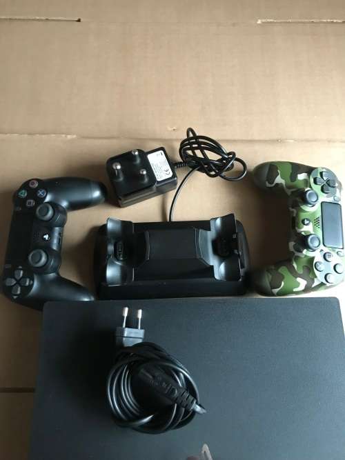 BOXED PS4 PRO CONSOLE8 1TH HDD*MODEL:CUH-7116B*I GAME(DEUS EX)*2 SONY CONTROLLERS